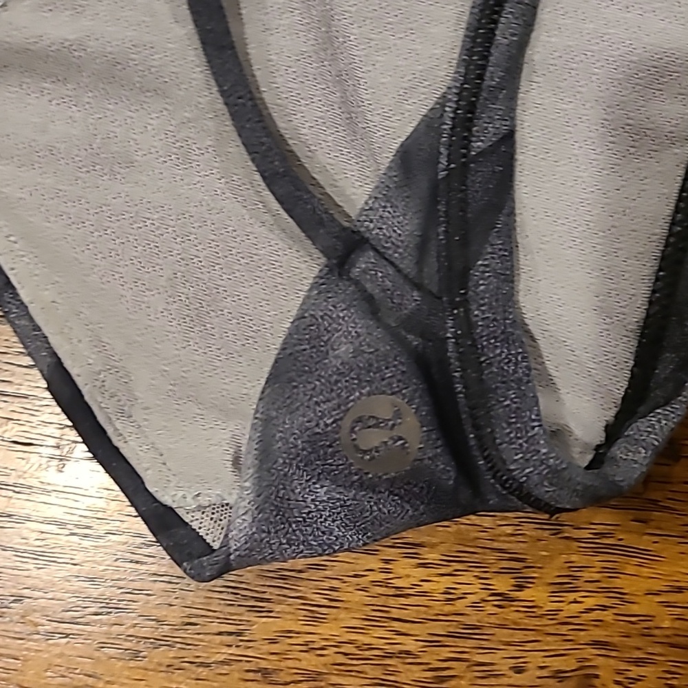 Lululemon Free To Be Zen Bra Size 4 - Picture 4 of 5
